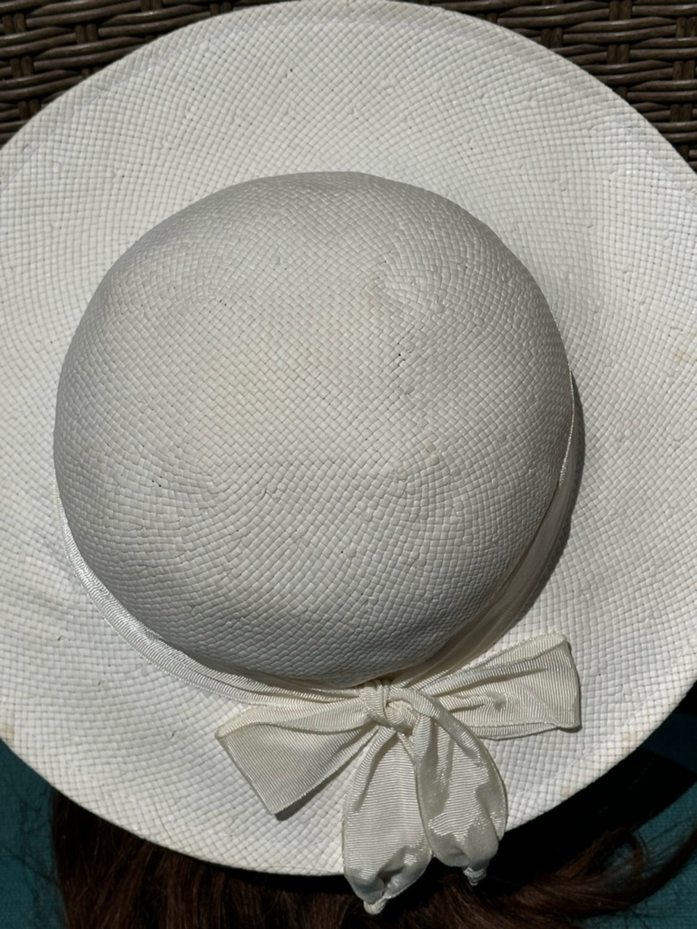 Vintage Women's Cream Straw Cloche Sun Hat with Decorative Bow 12 1/2” clean - Picture 8 of 12
